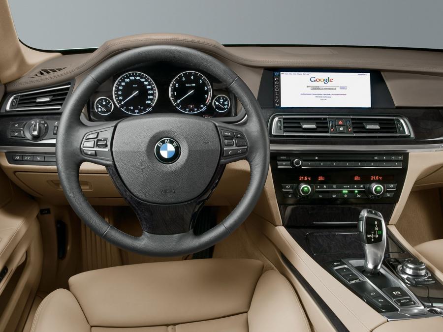  BMW 750Li 2008 года  (фото 8 из 16)